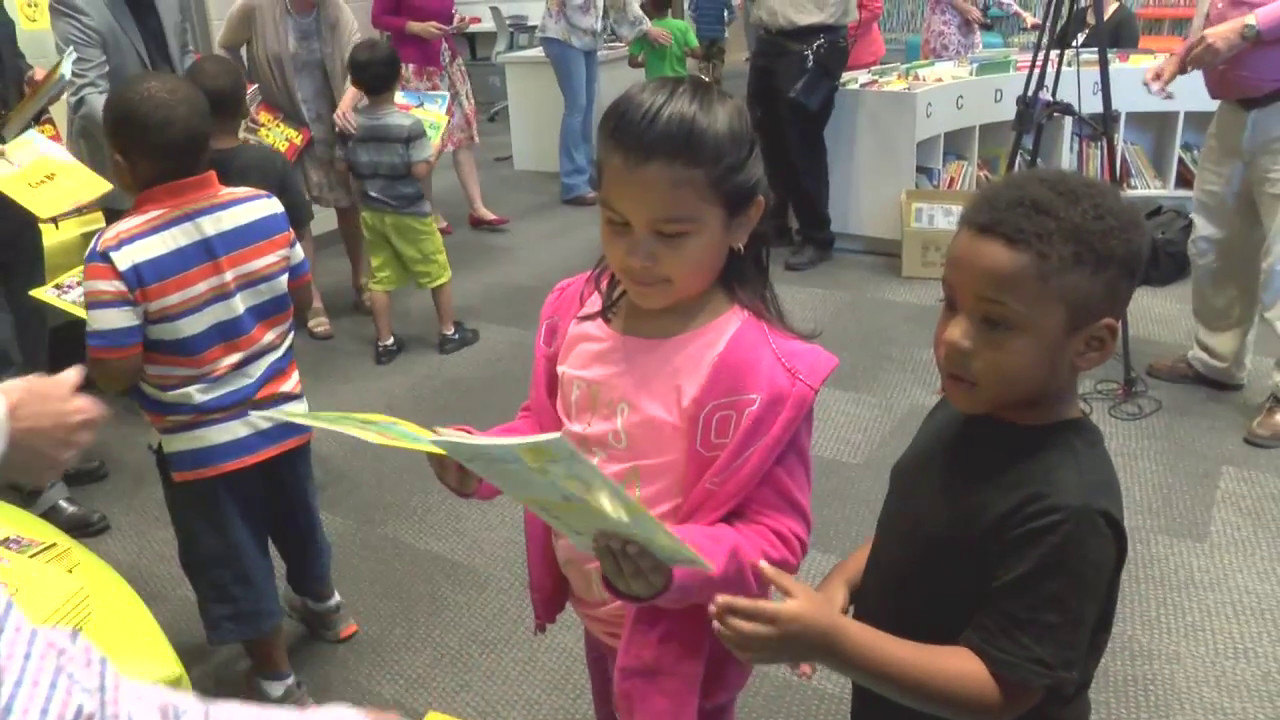 Mayor Battle's Book Club delivers thousands of books to HeadStart, PreK and Kindergarten