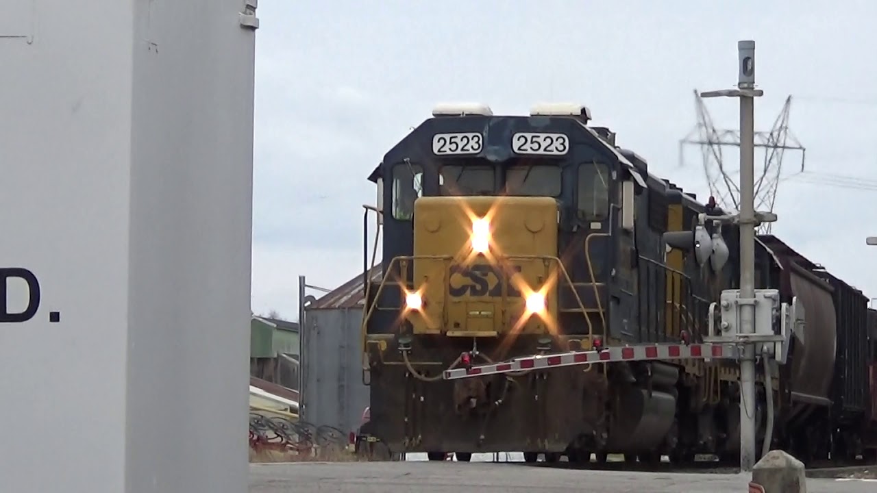 CSX Geeps 2523 and 4436 Lead a Local on 11/23/18