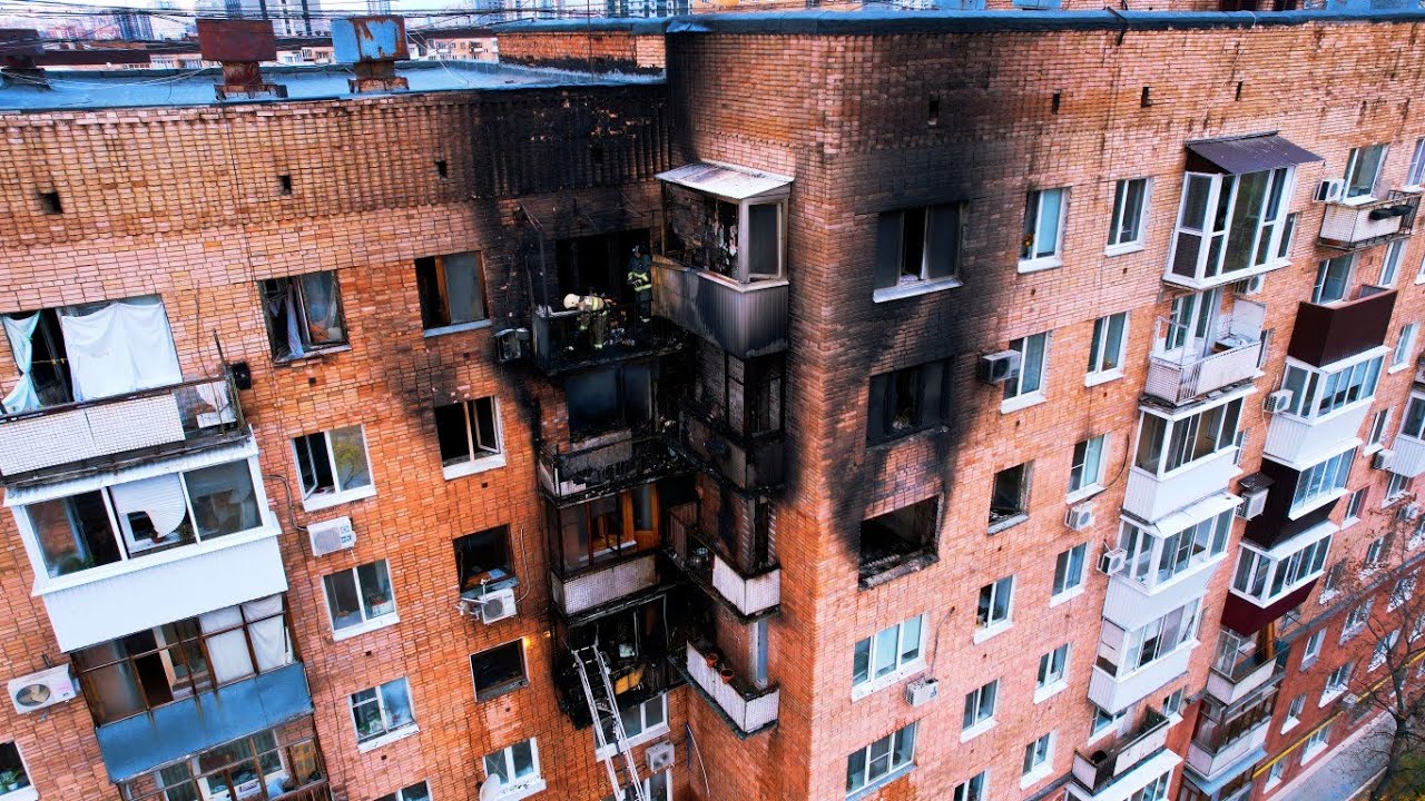 ПОЖАР В 9-ТИ ЭТАЖНОМ ДОМЕ НА ул. НОВО-САДОВАЯ 30/РАБОТА ПОЖАРНЫХ/САМАРА/РОССИЯ