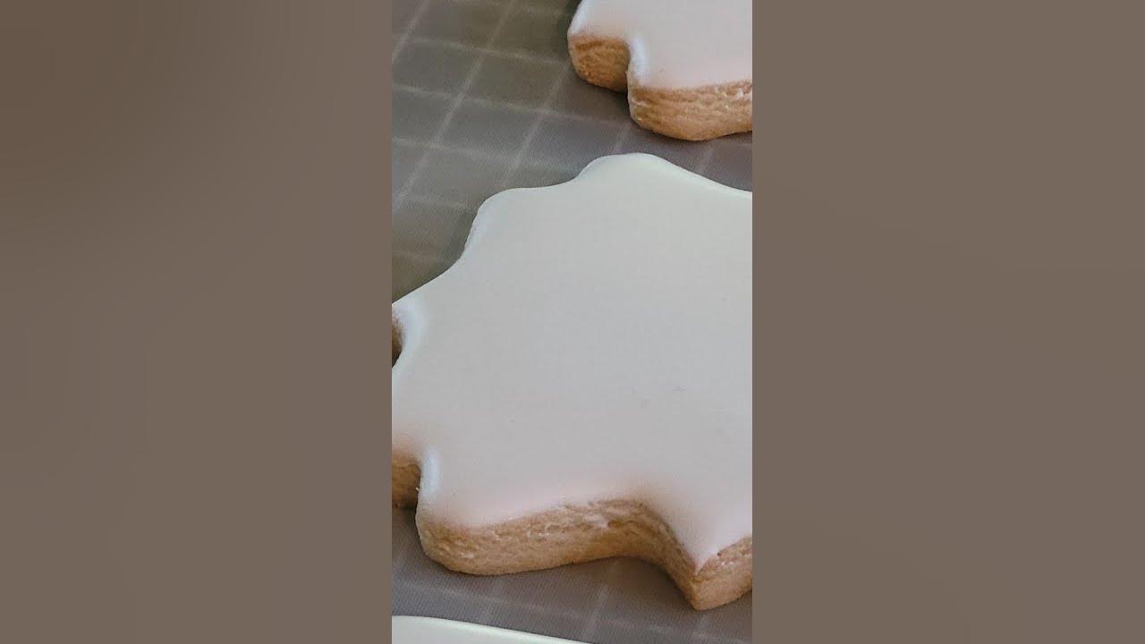 Dipping Sugar Cookies in Royal Icing Made Easy YouTube
