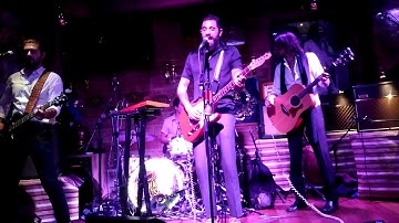 The Wanton Bishops. Sleep with the lights on. Directo