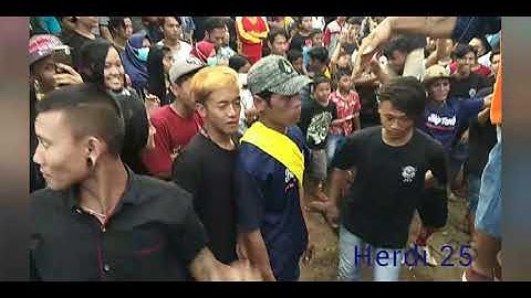 Keblak keblak jaranan laras wangi live susukan songgon ful penonton