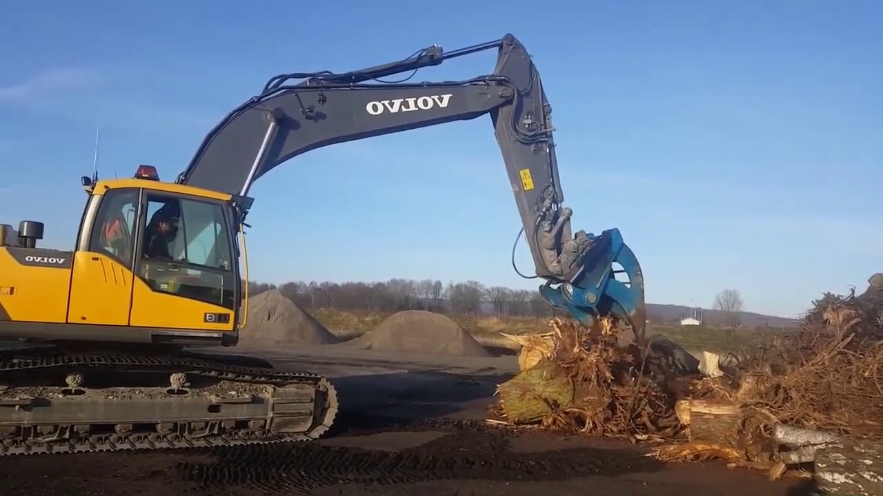 Removing Tree Stumps with Excavator Mega Machines Latest Technology