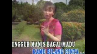 Download lagu RIA RESTY FAUZY-SEPATU DARI KULIT RUSA