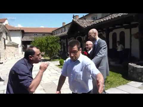 Македонецот од Пиринска Македонија против бугарската делегација на гробот на Гоце Делчев