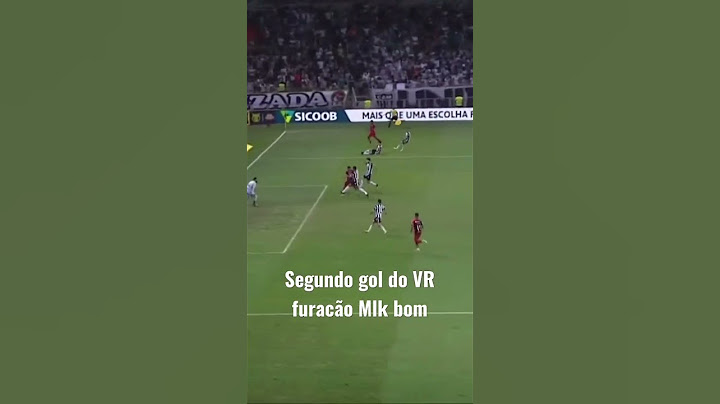 Vitor Roque em noite iluminada