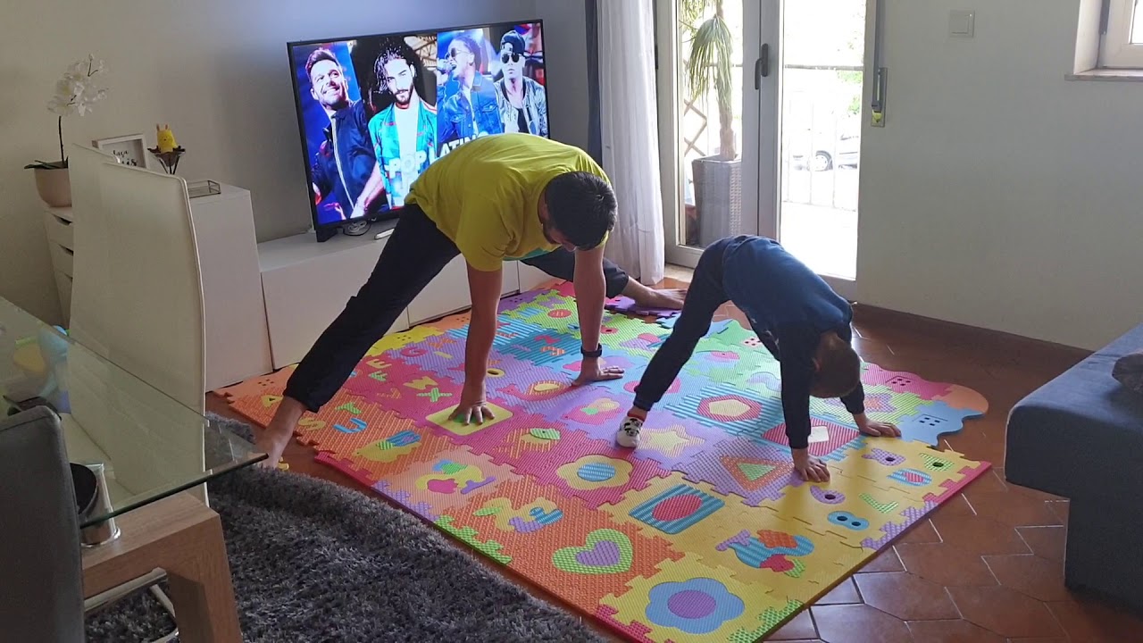 Ginástica  Artística  - rolamento à frente/pino de cabeça