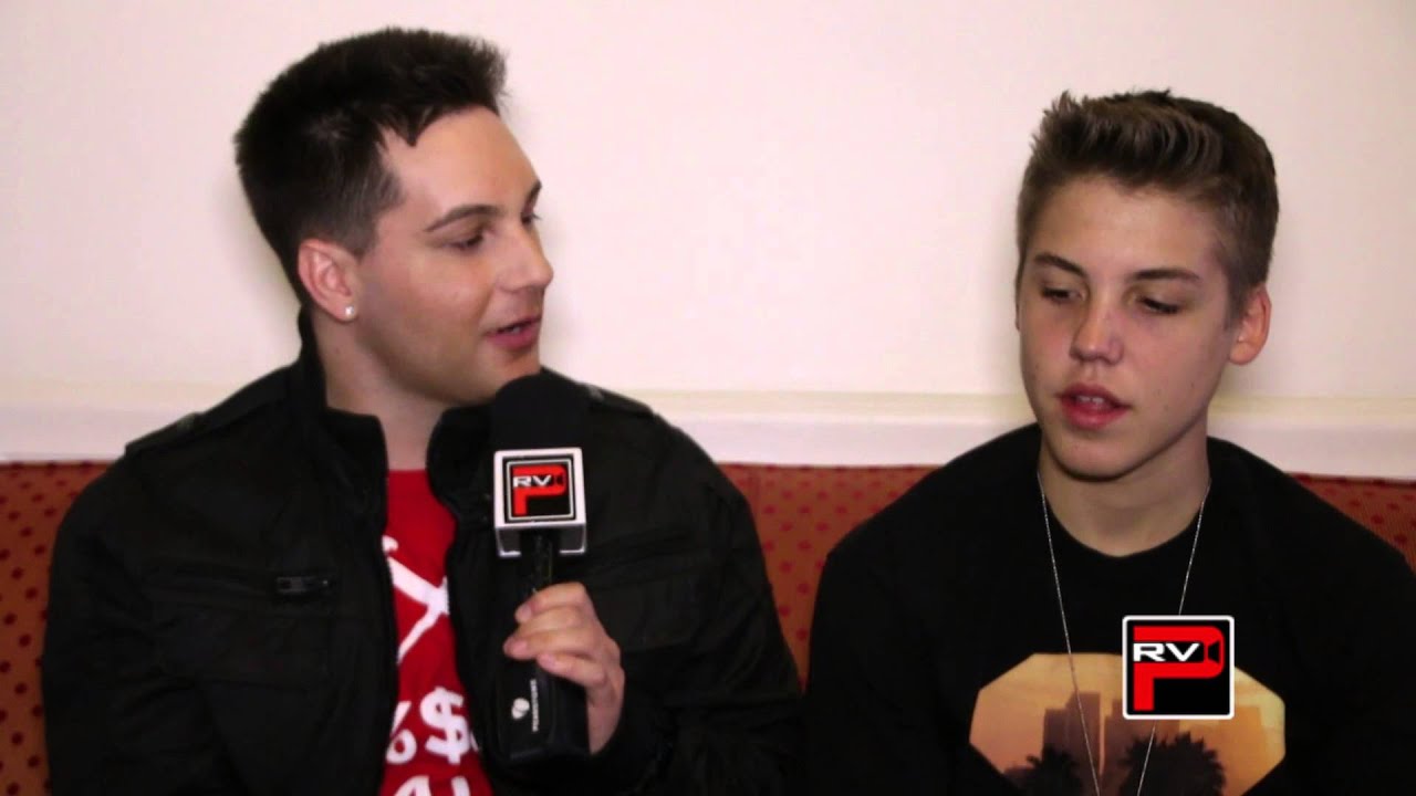 Matt Espinosa Dates His Fans, Re-enacts An Emoji & Fan Boys Over Ariana Grande!
