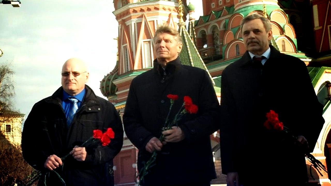 Expedition 43 Crew Visits Red Square