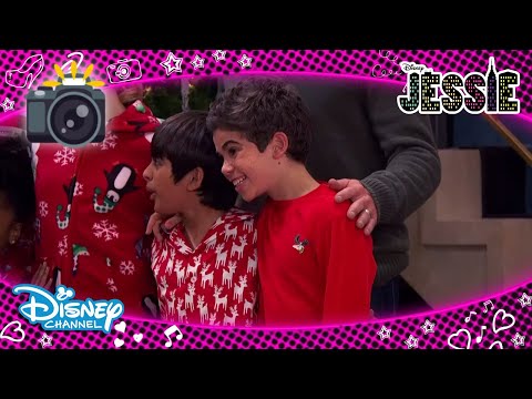 Jessie | Yılbaşı Fotoğrafı🎅📸| Disney Channel TR