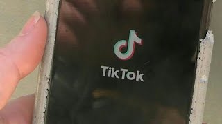 Des utilisateurs de TikTok réagissent après un vote au Congrès sur l'application | AFP