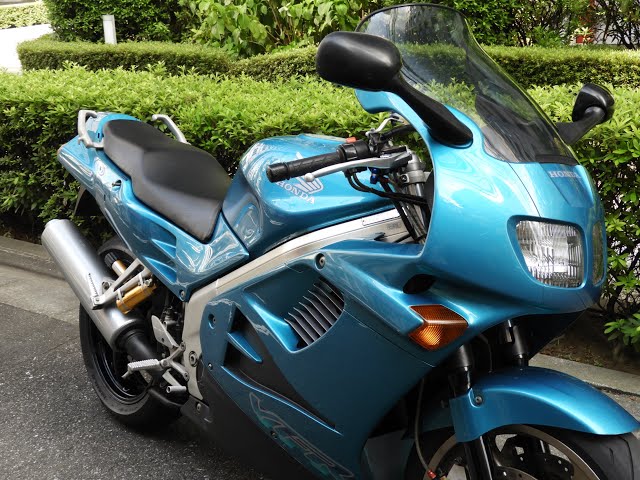 れお Z550 パールホワイトのフェックス仕様｜ASK｜旧車・絶版バイクならウエマツ