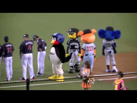 【マツダオールスター2014】セリーグ、選手入場とマスコット【第1戦】
