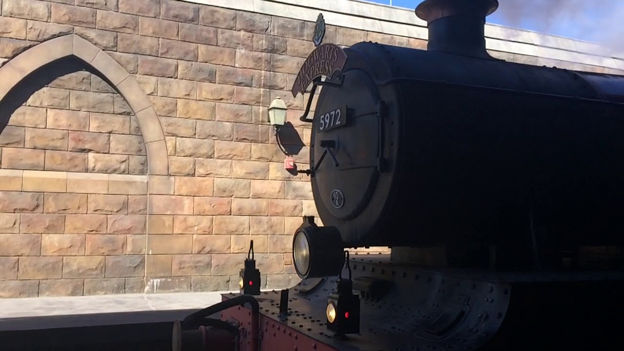 FREE STOCK FOOTAGE 2018 UNIVERSAL STUDIOS HOGWARTS EXPRESS ARRIVES