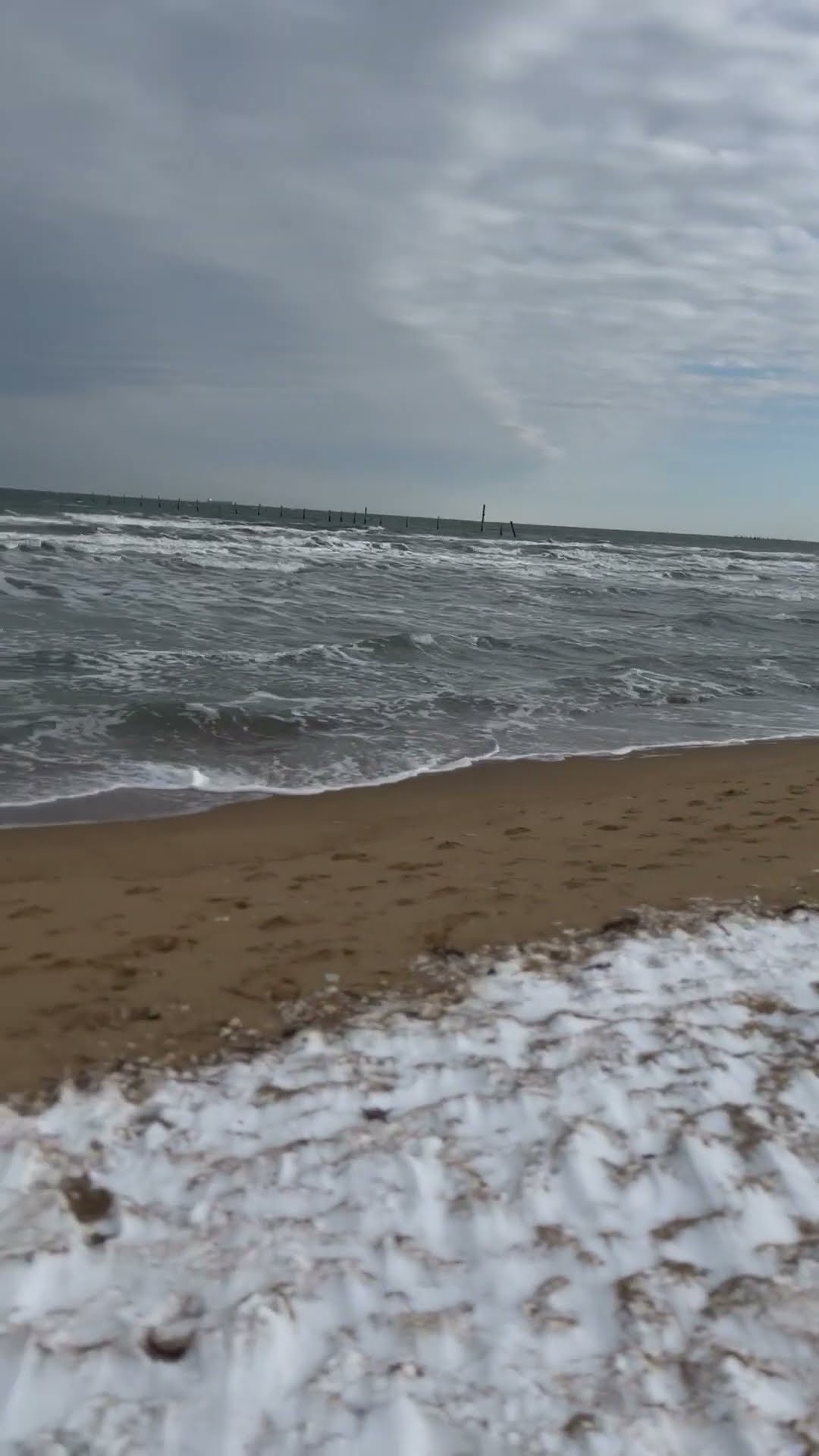 Snow Blankets Virginia Beach || ViralHog