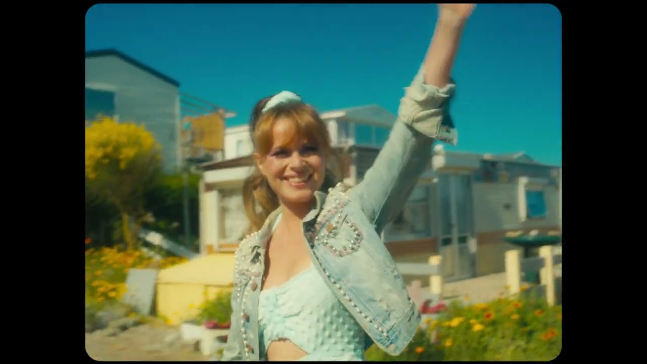 在 YouTube 上观看 Paprika Kinski - Love In The City (Official video) 在 YouTube 上观看 Paprika Kinski - Love In The City (Official video)