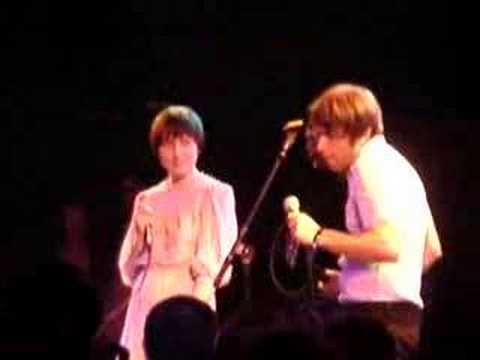 Peter Bjorn and John - Young Folks (live in LA w/ Victoria @ the Roxy 02.01.07)