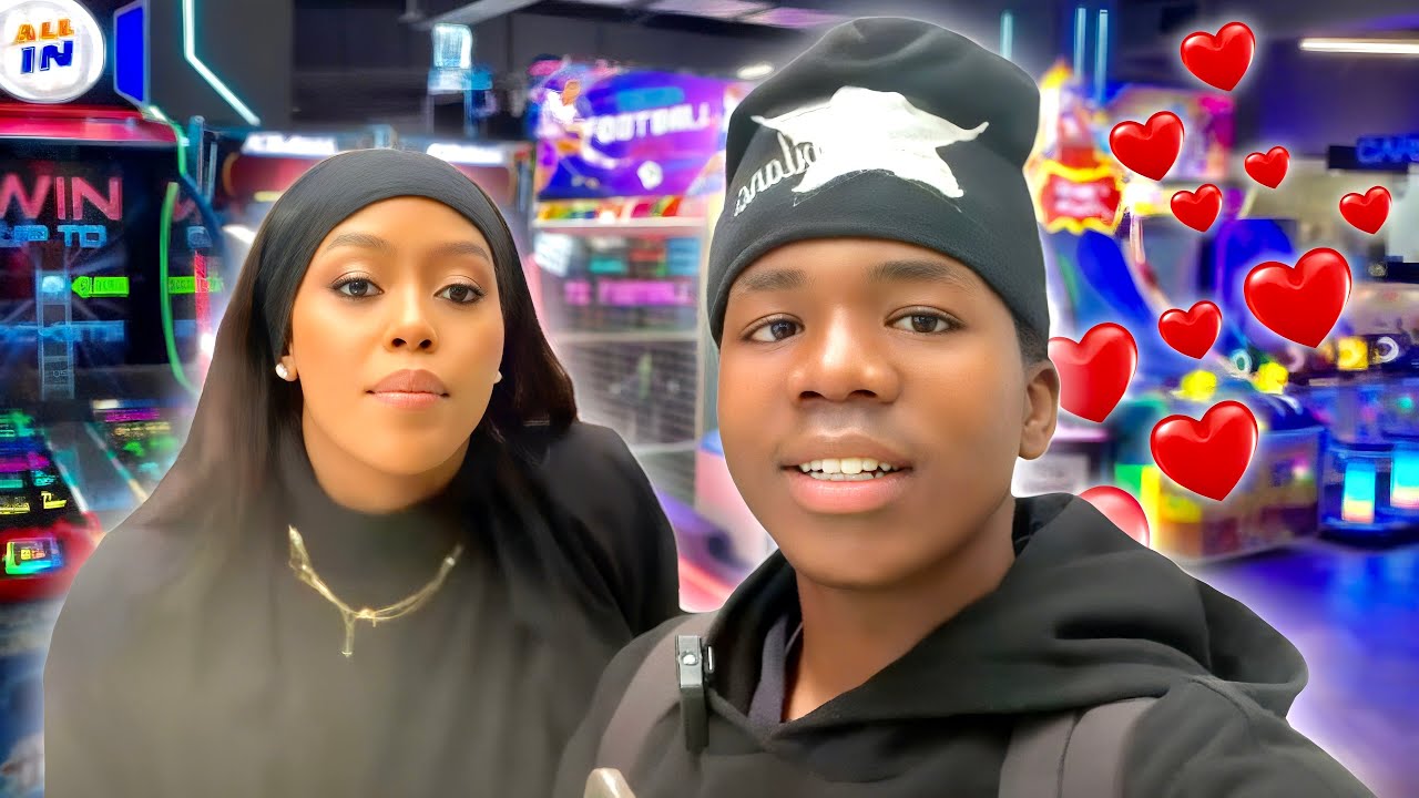 AT THE MALL WITH A STRANGER!😍