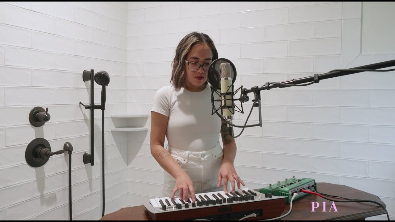 Pia - "Stranger" (Live from JK NK Studios)