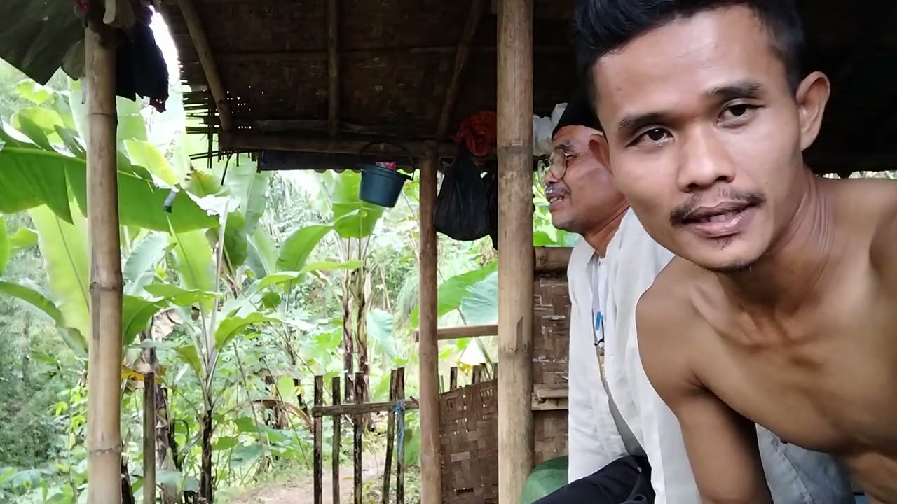 seperti biasaaa ngebuburitttttt lagii di saungg sambill nunggu adzan tibaa. tetapp semangatttt dulur