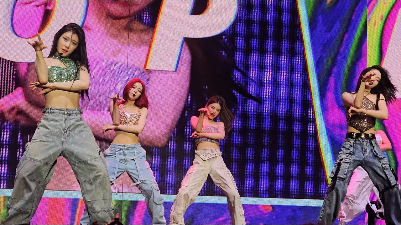 ITZY 있지 @ Zenith in Paris - Dynamite | Fancam