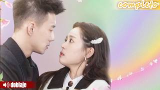 La Chica Ayudó A Una Anciana, Y El Ceo Se Enamoró De Ella Por Su Bondad Y Generosidad.