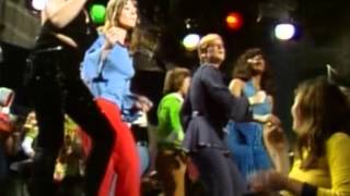 Video voorbeeld van "1973 Les Humphries Singers - Mama Lou"