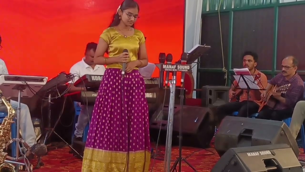 കൊടുങ്ങല്ലൂരിൽ നടന്ന ഒരു ഗാനമേളയിൽ  രാജാഹംസമേ എന്ന ഗാനം Gadha Maximus ആലപിക്കുന്നു. 🥰🙏🙏🙏🥰🙏🙏🙏)