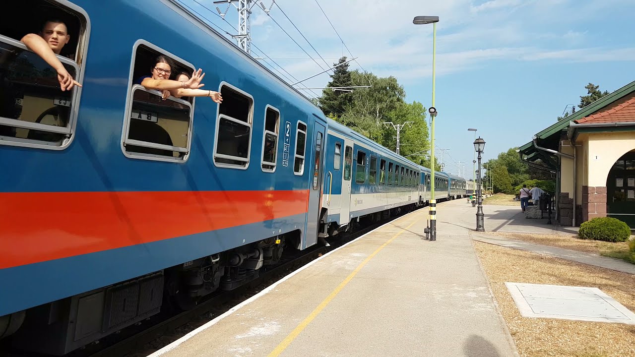 Planmäßige Zug nach Platensee