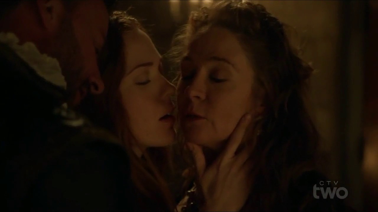 Does reign have sex scenes