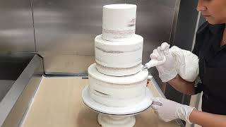 How to stack a 3 tier wedding cake