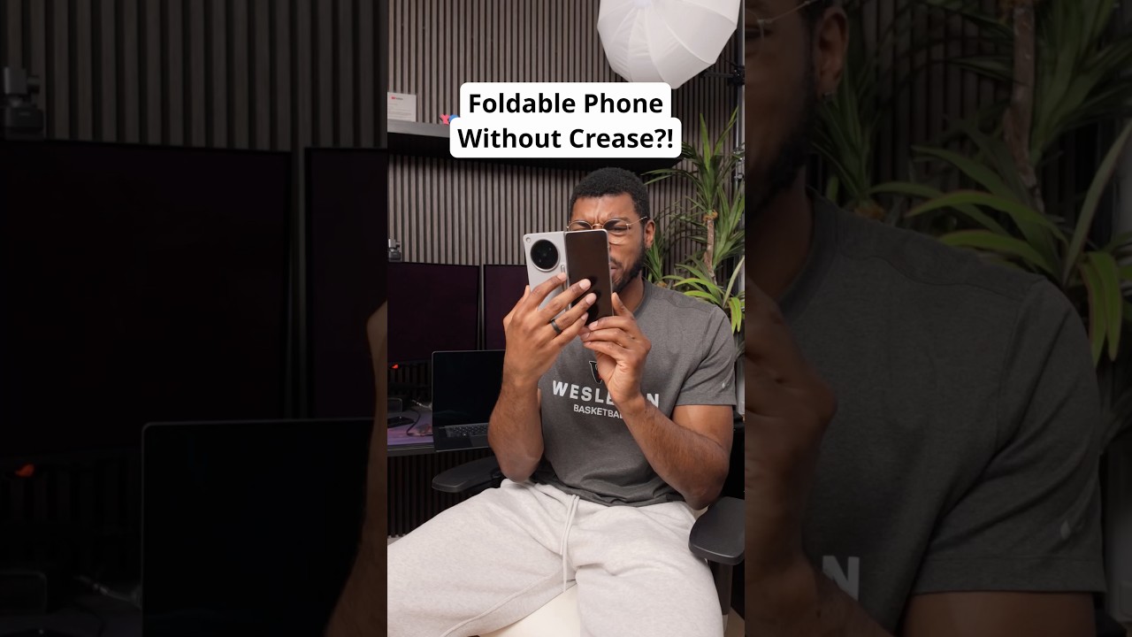 The FIRST Foldable phone without a Crease? 🤔