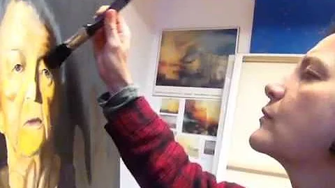 Carrasquilla painting at her studio on Hixon St.