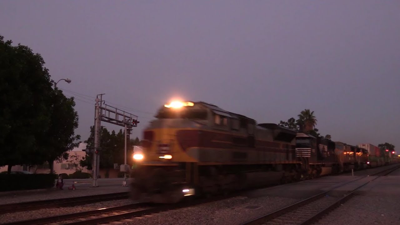 Trains on the BNSF and UP mainlines in Los Angeles (featuring NS 1074