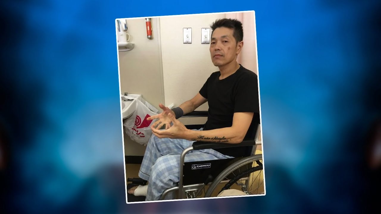 CADEIRA DE RODAS DO LADO DA CAMA - EMERSON IMAMURA