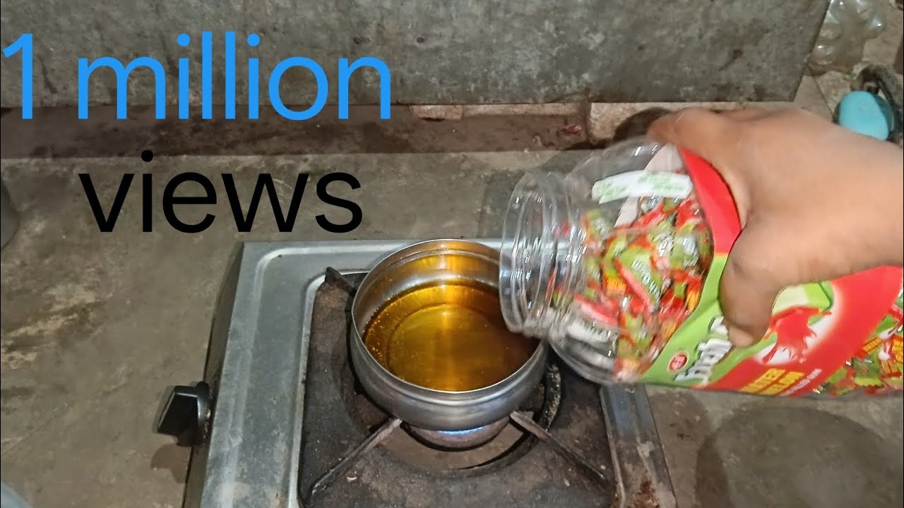 Boling center fresh chewing gum in hot oil Experiment l l Chewing gum vs Hot oil Experiment 