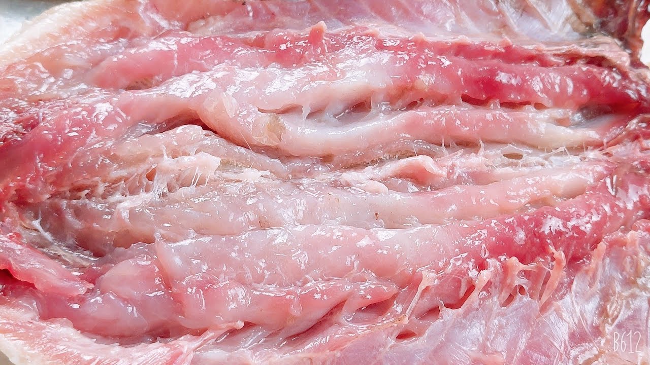 صاحب محل فسيخ قالي علي مكون سحري واحد بس هو سر الفسيخ الوردي المزبد بعد ماجربته بطريقته بقيت استاذة