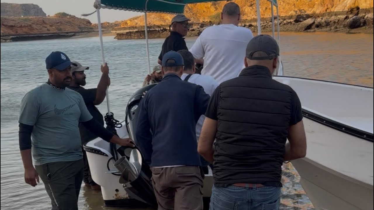 سلطنة عمان ، بندر الخيران بحر تحت الجبال 