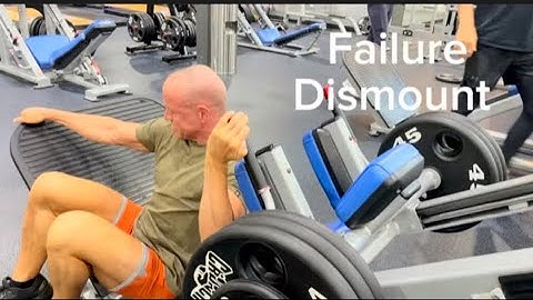 Hack squat gym fail! #Safety #Tips #Athlete #Motivation #PersonalTrainer #GymExercise #LowerBody￼