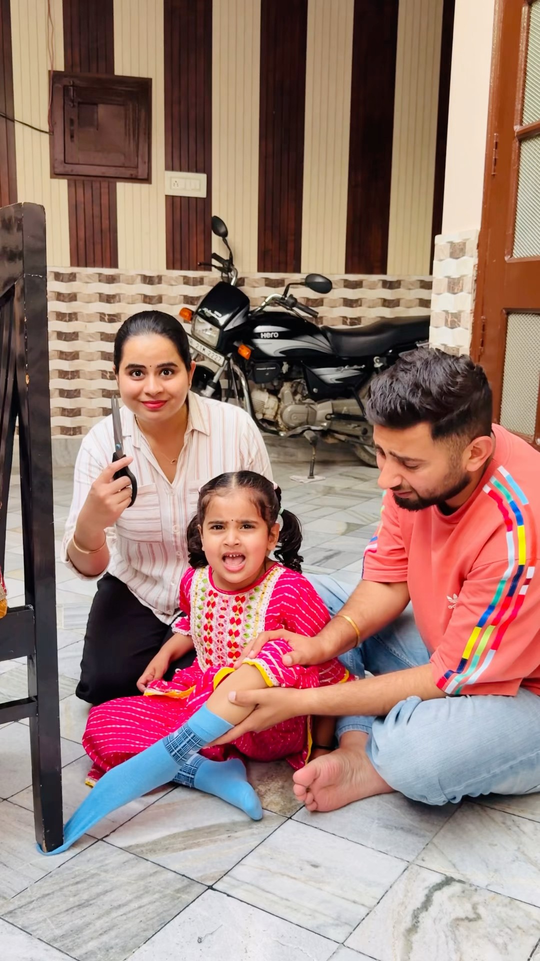 Dekho Anaya Ki Socks ? Kaise Nikali Mumma Ne ?