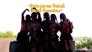 Aplikasi Naskah Drama 'Pelajaran untuk Anak Pemalas'