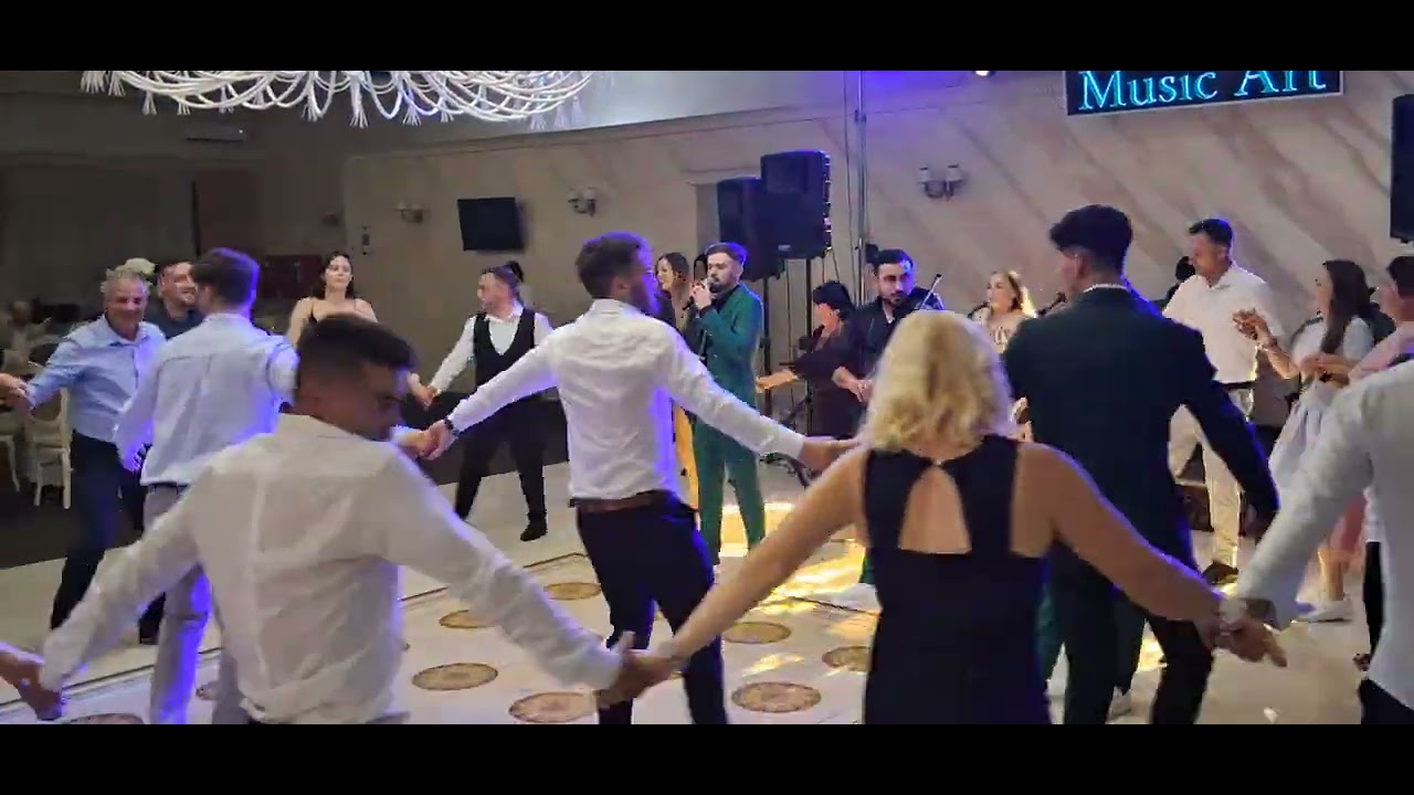 Unbelievable! Foreigners were speechless when they saw this Hora!