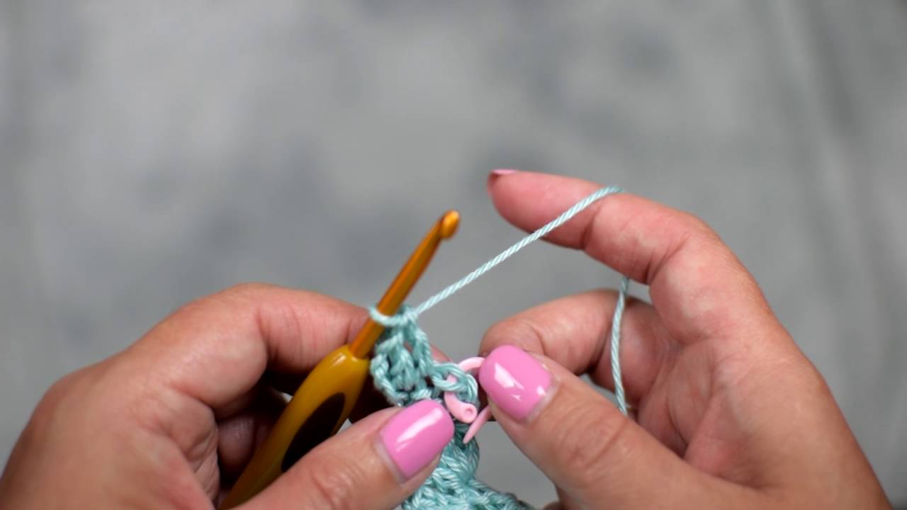 Left Handed Crocheting in top of Chain 3 - YouTube