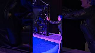 Mikas First Try In Latex Vacuum Co Free-Swinging Teil 1