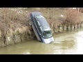 У м.Турка автомобіль без водія покотився зі стоянки у річку Літмир