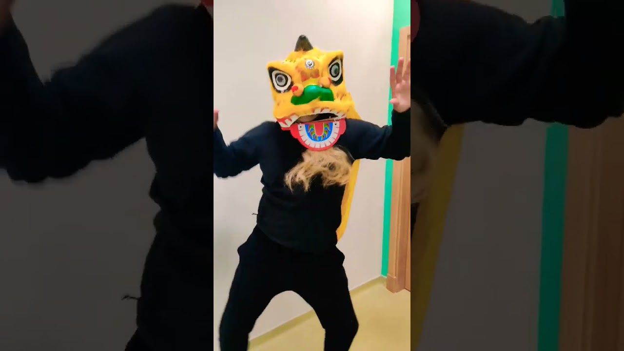 Dragon dance Chinese tradition