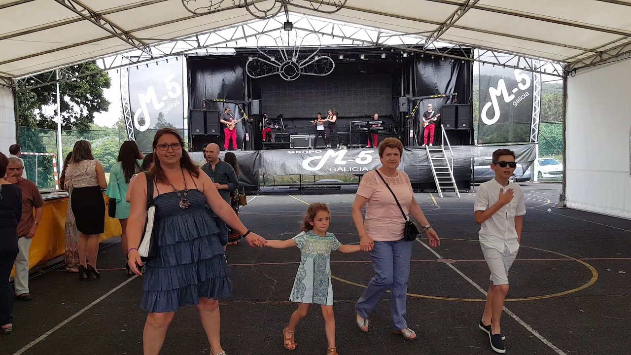 GRUPO M-5(galicia)2018 VERMUT EN COUZADOIRO(EL PATIO)💃👨🎤👩🎤👨🎤🎸🎸🎹🎤🎼🎶