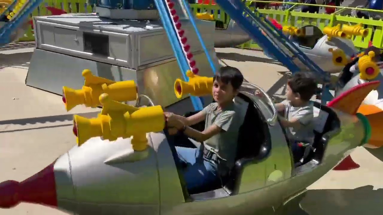 Space ship 🚀 roundabout ride