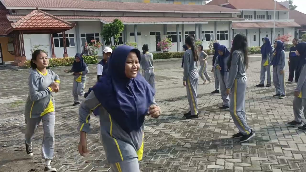 Pembelajaran Senam Lantai