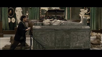 Sherlock Holmes: A Game Of Shadows - Disposing The Bomb Scene